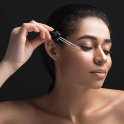 Apis hebendes und straffendes Augenserum mit SNAP-8™-Peptid