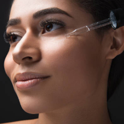 Apis hebendes und straffendes Augenserum mit SNAP-8™-Peptid