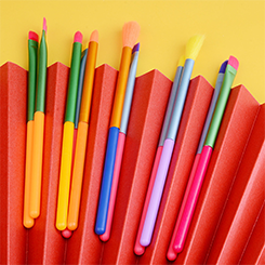 zestaw pędzli do makijazu