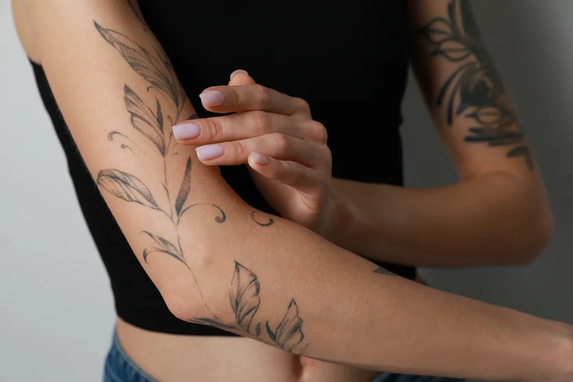 Die richtige Pflege für frische Tattoos: Tipps für die optimale Versorgung frischer Tätowierungen