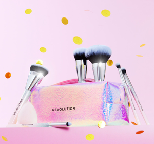 Makeup Revolution Glam Up Brush Schwamm + Make-up-Set