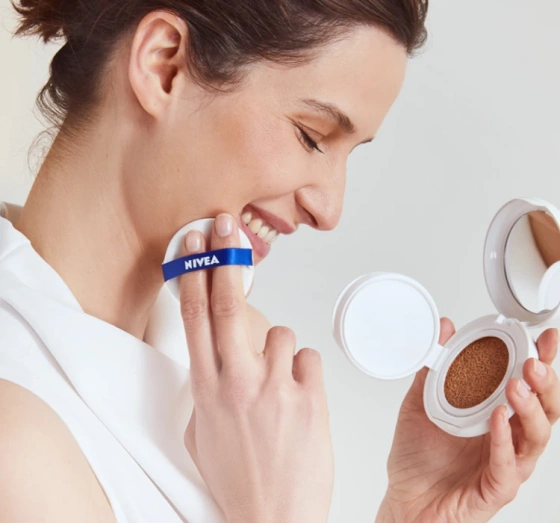 Kliknij na zdjęcie, aby je powiększyć NIVEA HYALURON CELLULAR FILLER KOMPAKT-FOUNDATION SPF15 01 HELL 15G