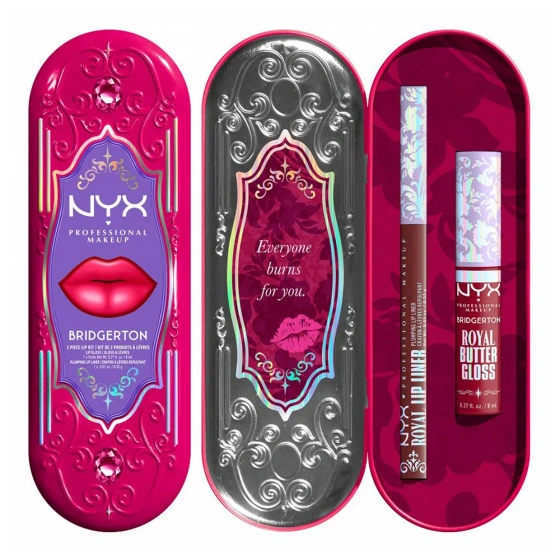NYX Professional Makeup Bridgerton Royal Treasures Lip Kit 05 Lippen-Make-up-Set Royal Butter Gloss Cherry Courtship 8 ml + Royal Lip Liner Berry of the Ball 0,33 g