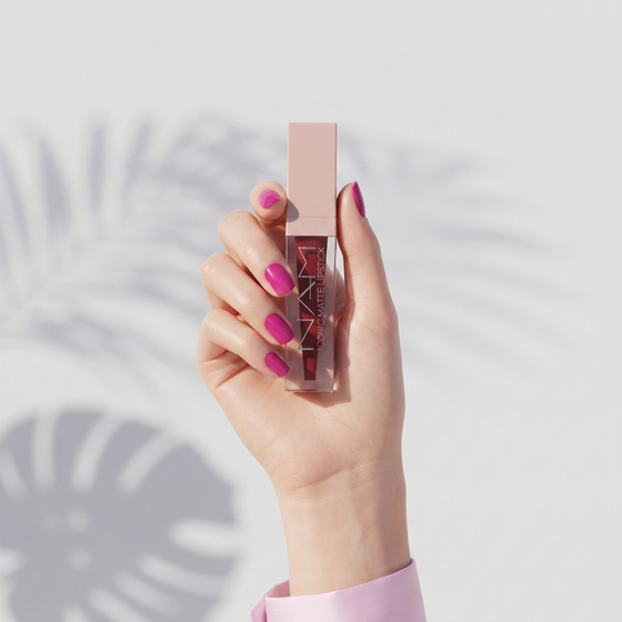 Kliknij na zdjęcie, aby je powiększyć NAM Iconic Matte Lipstick – matter Lippenstift 14 Simply Red 3,5 ml