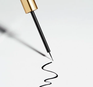 Eveline Precise Slim langanhaltender Eyeliner Vinyl Black 2,8ml