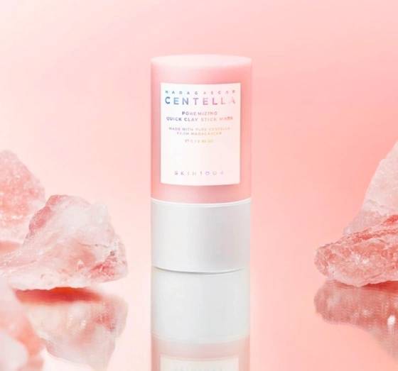 Kliknij na zdjęcie, aby je powiększyć Skin1004 Madagascar Centella Poremizing Tonerde-Stick-Maske fürs Gesicht 27 g