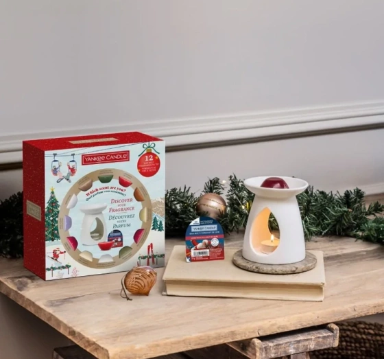 Kliknij na zdjęcie, aby je powiększyć Yankee Candle Apres Ski Set Duftlampe + Duftwachse 12 Stück