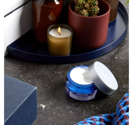 Kliknij na zdjęcie, aby je powiększyć NIVEA MEN PROTECT&CARE FEUCHTIGKEITSSPENDENDE GESICHTSCREME 50ML