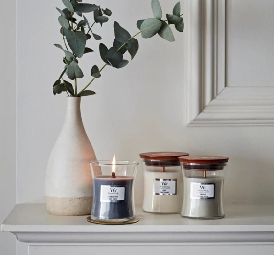 Kliknij na zdjęcie, aby je powiększyć Woodwick Small Jar Candle Duftkerze Fireside 85 g