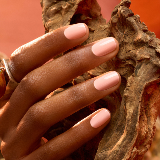 Manucurist Green – klassischer Nagellack „Milky Peach“, 15 ml