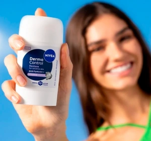NIVEA Derma Control Antitranspirant Stick für Frauen Restore 50 ml