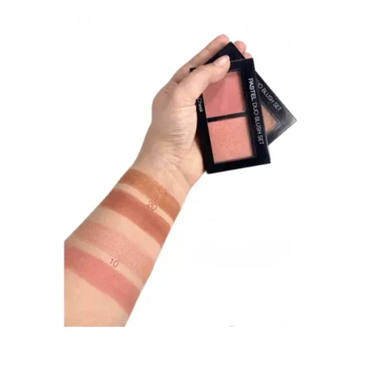 Kliknij na zdjęcie, aby je powiększyć PASTEL CHEEK TO CHEEK DUO SET MIT WANGENROUGES 10 HOT PINK 8,6G