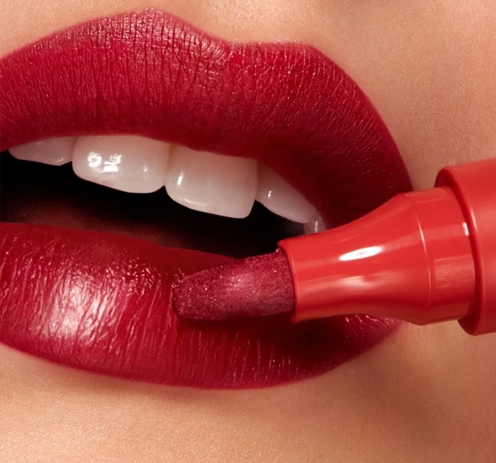 Kliknij na zdjęcie, aby je powiększyć KIKO Milano Long Lasting Colour Lip Marker mit No-Transfer-Formel 105 True Red 2,5 g
