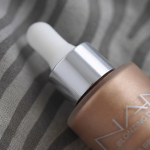 NAM Blonzing Drops – aufhellender flüssiger Bronzer-Rouge 01 15 ml