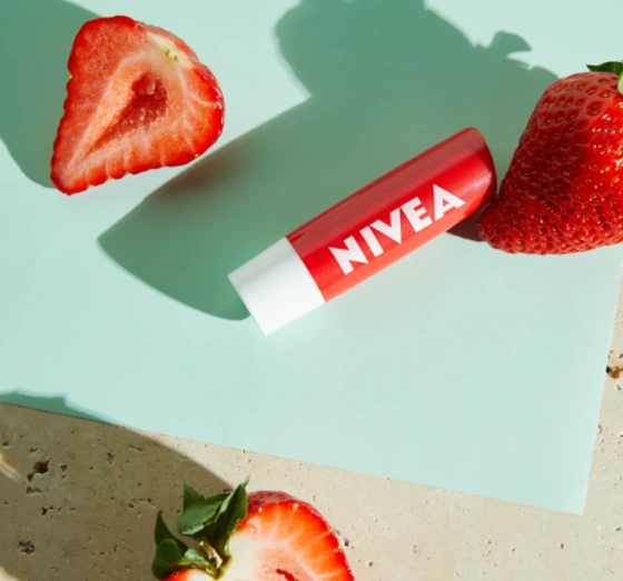 Kliknij na zdjęcie, aby je powiększyć NIVEA LIMITED EDITION LIPPENPFLEGE STRAWBERRY SHINE 5,5ML