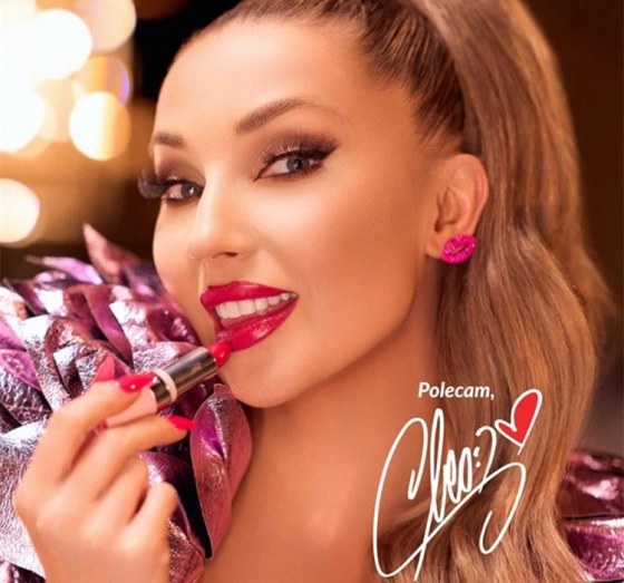 Kliknij na zdjęcie, aby je powiększyć AVON HYDRAMATIC SHINE STRAHLENDER LIPPENSTIFT MIT HYALURONSÄURE HOT PINK