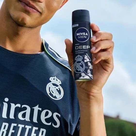 Kliknij na zdjęcie, aby je powiększyć NIVEA MEN Deep Darkwood Limited Edition Real Madrid Antitranspirant Spray 150 ml