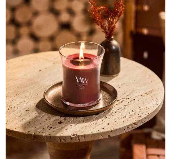 Kliknij na zdjęcie, aby je powiększyć Woodwick Medium Jar Candle Duftkerze Rouge Oud 275 g