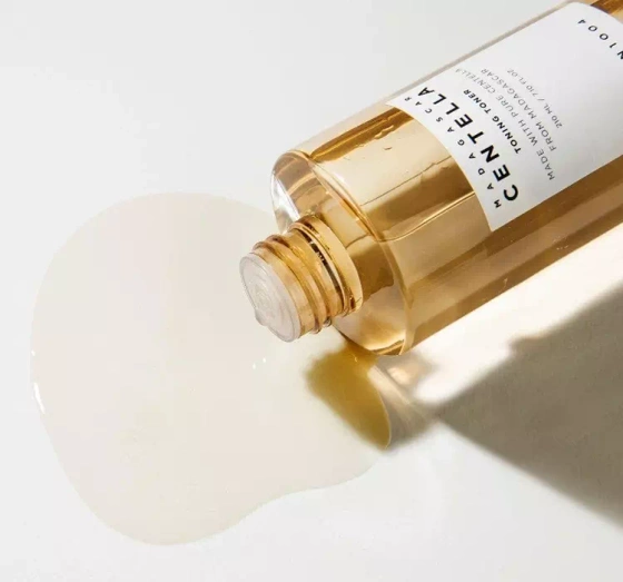 Kliknij na zdjęcie, aby je powiększyć SKIN1004 CENTELLA TONING TONER GESICHTSWASSER 210ML