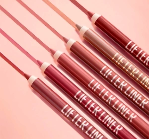 Maybelline Lifter Liner Feuchtigkeitsspendender Lippenkonturenstift 09 Peaking 1,2g