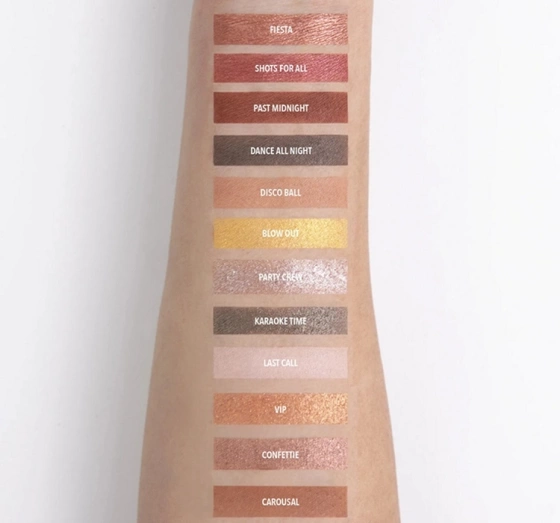 Kliknij na zdjęcie, aby je powiększyć MOIRA WEEKEND LIDSCHATTENPALETTE ABOUT LAST NIGHT 16,8G