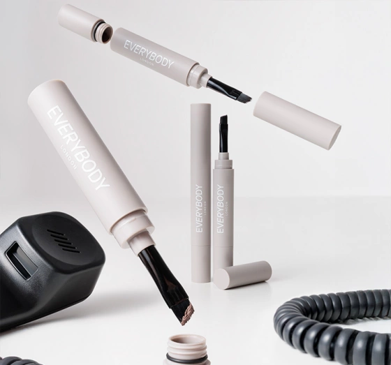 Kliknij na zdjęcie, aby je powiększyć Everybody London Augenbrauenpomade mit Pinsel 2in1 Dark Brown 1,2 g