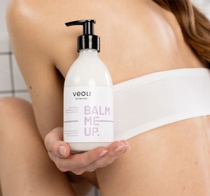 Veoli Botanica Balm Me Up Feuchtigkeitsspendend-regenerierender leichter Ceramid-Balsam für den Körper 290 ml