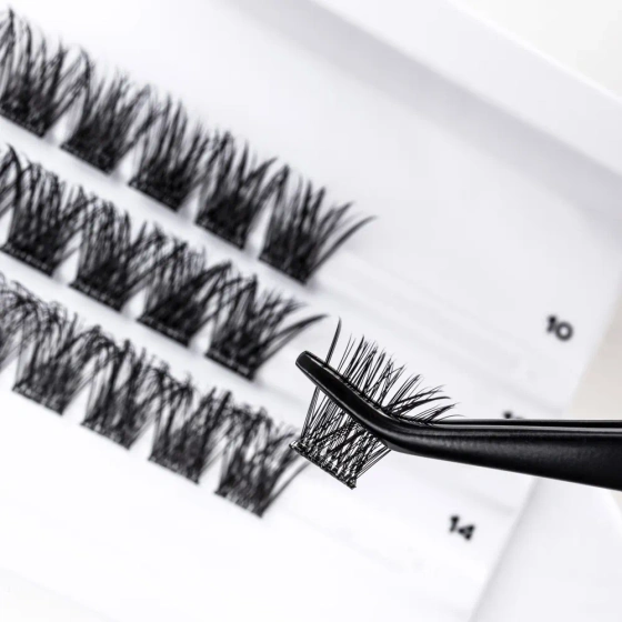 Kliknij na zdjęcie, aby je powiększyć Lash Brow Press&Go selbstklebende Wimpern „Party Fever“