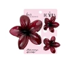 eCarla – Set mit drei blumenförmigen Haarspangen in Bordeauxrot SP429