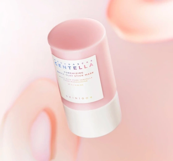 Kliknij na zdjęcie, aby je powiększyć Skin1004 Madagascar Centella Poremizing Tonerde-Stick-Maske fürs Gesicht 27 g