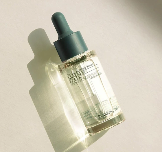 Kliknij na zdjęcie, aby je powiększyć PYUNKANG YUL CALMING FEUCHTIGKEITSSPENDNEND-LINDERNDES GESICHTSSERUM 30ML
