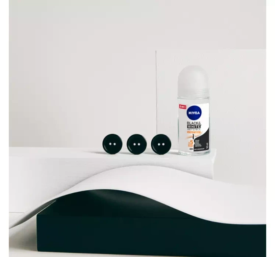 NIVEA Black&White; Invisible Ultimate Impact Antitranspirant-Roller für Frauen 50 ml