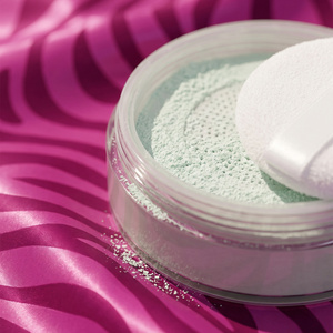 Lovely Mint – transparenter, minzfarbener loser Gesichtspuder, 6 g