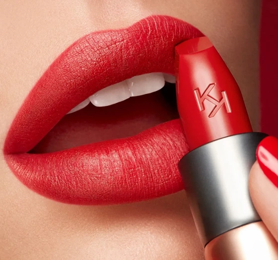 Kliknij na zdjęcie, aby je powiększyć KIKO Milano Velvet Passion matter Lippensift 311 Poppy Red 3,5g