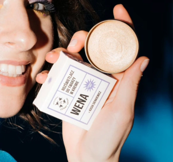 Kliknij na zdjęcie, aby je powiększyć Mydlarnia Cztery Szpaki Wena x Kasia Sienkiewicz Natürlicher Cremiger Highlighter 15ml