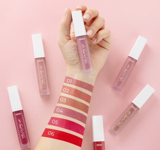 Kliknij na zdjęcie, aby je powiększyć Hean Veloure Matter Flüssiglippenstift 06 True Red 7ml