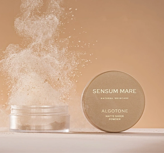 Kliknij na zdjęcie, aby je powiększyć Sensum Mare Algotone Matte Transparenter loser Puder mit mattem Finish 10 g
