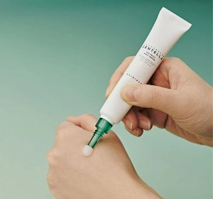 SKIN1004  Madagascar Centella Tea-Trica Spot Cream Spot-Gesichtscreme 20 ml