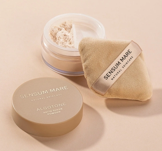 Kliknij na zdjęcie, aby je powiększyć Sensum Mare Algotone Satin Transparenter loser Puder mit satiniertem Finish 10 g