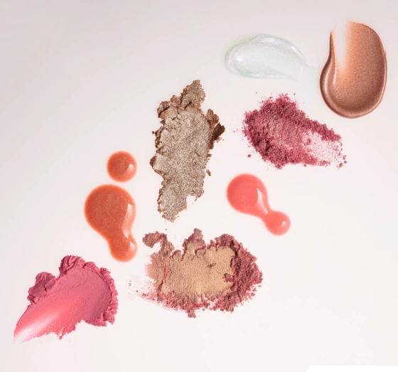 Kliknij na zdjęcie, aby je powiększyć PAESE GLOWEROUS LIPGLOSS 01 MILK 5ML