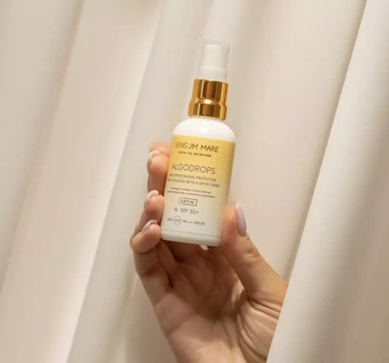 Kliknij na zdjęcie, aby je powiększyć SENSUM MARE ALGODROPS SATIN CREMIGE EMULSION GEGEN HAUTALTERUNG SPF 50+ 50ML