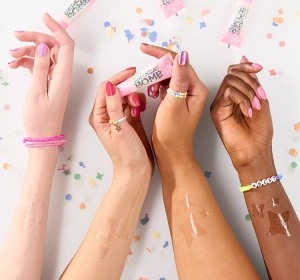 Essence Birthday Bomb Shiny Lipgloss 01 Cake My Day! 10 ml