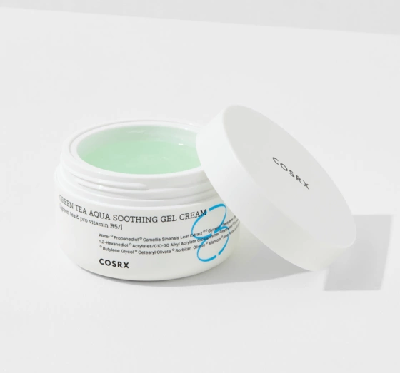 Kliknij na zdjęcie, aby je powiększyć COSRX HYDRIUM GREEN TEA AQUA SOOTHING GEL CREAM GESICHTSCREME 50ML