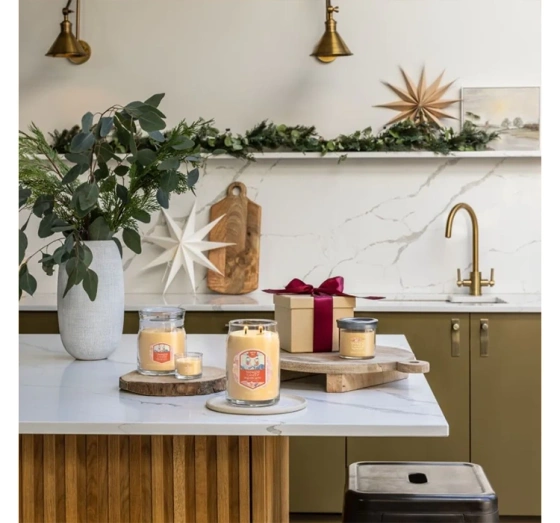 Kliknij na zdjęcie, aby je powiększyć Yankee Candle Signature Apres Ski Mini Duftkerze Slopeside Spritz 37 g