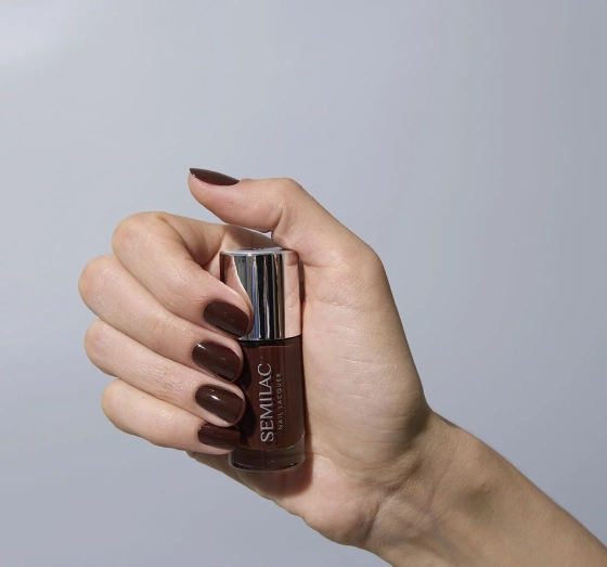 Kliknij na zdjęcie, aby je powiększyć Semilac Nail Lacquer Klassischer Nagellack 111 Espresso 9 ml