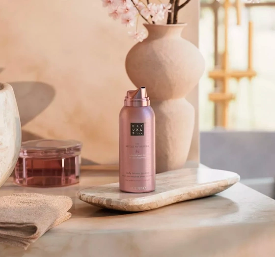 Kliknij na zdjęcie, aby je powiększyć Rituals The Ritual Of Sakura Rice Milk & Cherry Blossom Körpermousse 150 ml