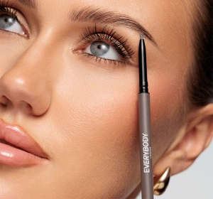 Everybody London Drehbarer Augenbrauenstift mit Bürstchen Medium Brown 0,1 g