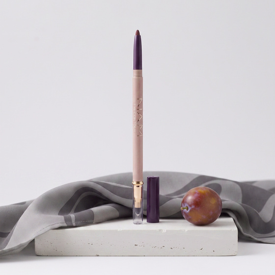Kliknij na zdjęcie, aby je powiększyć NAM Eye Contour Augenstift mit Schwämmchen 6 Plum 0,8 g