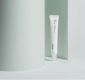 Celimax The Real Noni Feuchtigkeitsspendend-revitalisierende Augencreme 20 ml