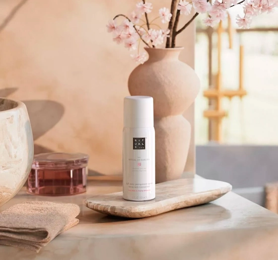 Kliknij na zdjęcie, aby je powiększyć Rituals The Ritual of Sakura Rice Milk & Cherry Blossom Damen-Antitranspirant im Spray 150 ml